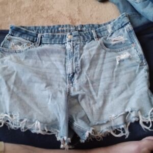Distressed Denim Women Shorts AMERICAN EAGLE SIZE 18 WORN 1X CURVY RELAXED SHORT